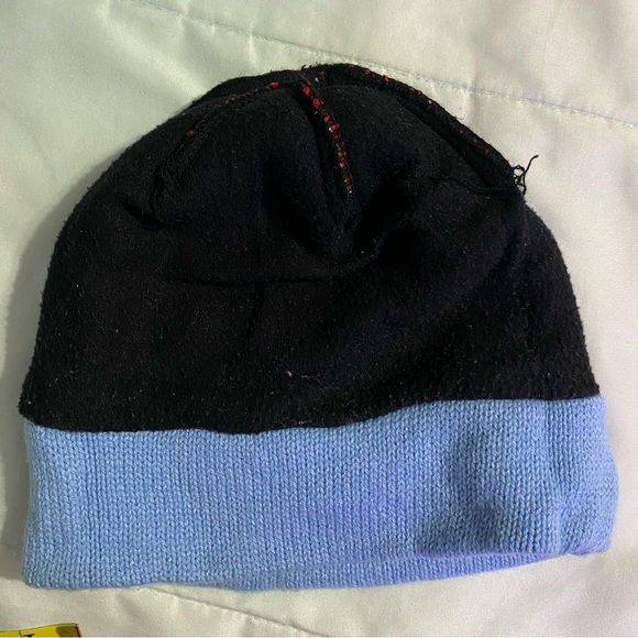 red and blue winter beanie NWOT - Picture 3 of 4